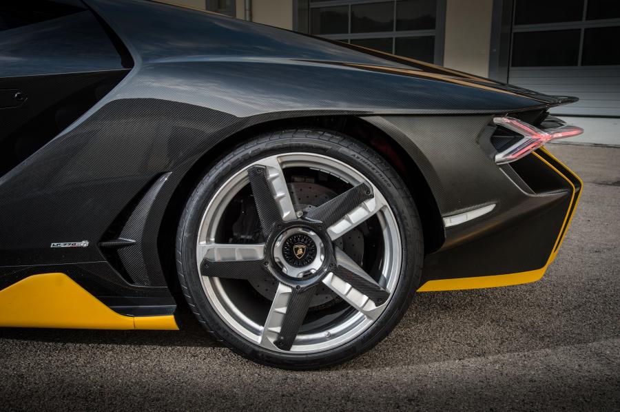 Колеса Lamborghini Centenario LP770-4 2016 года  (фото 52 из 61)